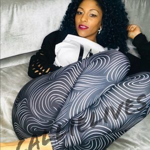 Miz Rapunzel: Wind Blown Curly Hair Illusion Printed Black Graphic Leggings L/XL